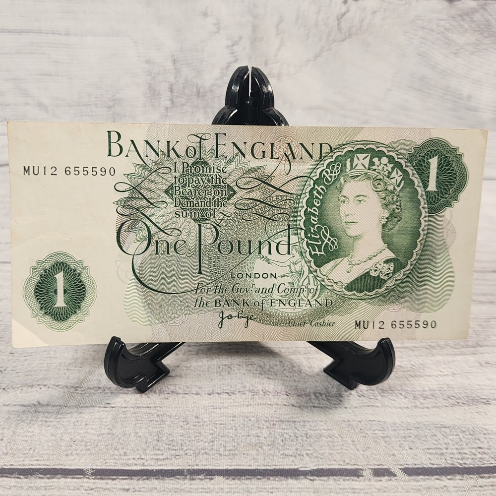 Bank of England One Pound Note Queen Elizabeth II JB Page MU12 655590 Green